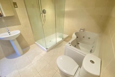 2 bed flat, Connaught Avenue, Mutley, Plymouth, PL47BX - Image 3